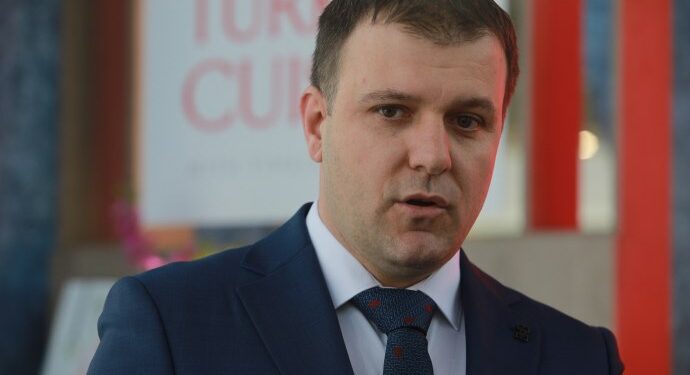 Radi, ne staje! Ministar Husein Memić lično obilazi gastronomske manifestacije po Srbiji!