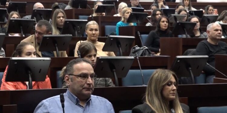 Ogromno interesovanje za tribinu o zamkama u virtuelnom svetu: Održan „3,2,1-ZED“ u Čačku!