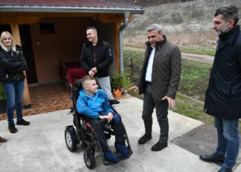 3,2,1- Čačak! Gradonačelnik za primer: Todorović odmah posle mejla mladića stigao u Ježevicu i sada se ostvaruje Filipov san!