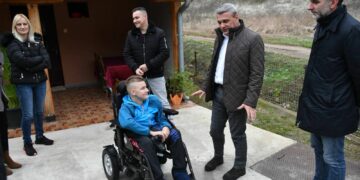 3,2,1- Čačak! Gradonačelnik za primer: Todorović odmah posle mejla mladića stigao u Ježevicu i sada se ostvaruje Filipov san!