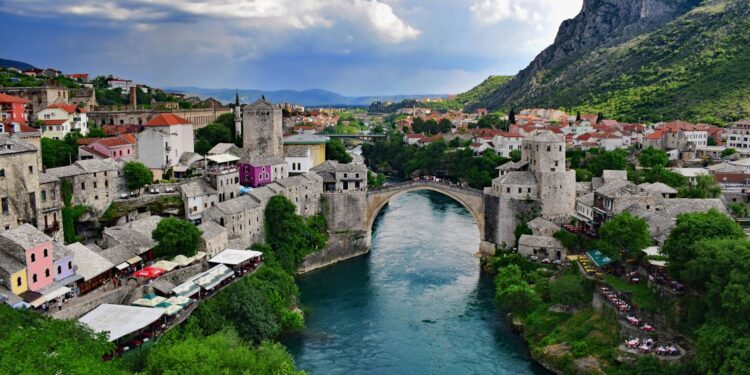 Beg za vikend i kafa ispod Starog mosta? Er Srbija vas vodi u Mostar!