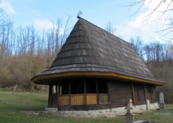 Crkva brvnara u Darosavi: Svedok burne prošlosti i dragulj srpske sakralne arhitekture