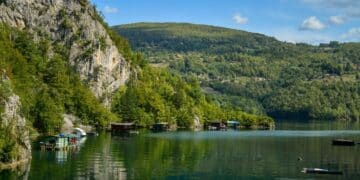 Splavarenje, ribolov i mir: Najbolje destinacije za odmor na Drini