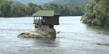 Kućica na Drini: Simbol snage koji privlači turiste sa svih strana sveta