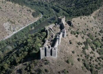 Tvrđava Maglič: Mistični dragulj doline Ibra