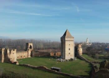 Tvrđava Bač: Simbol moći iz vremena Dušana Silnog