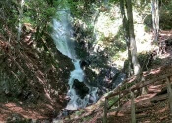 Vodopad Jelovarnik: Prirodna snaga u tri čina