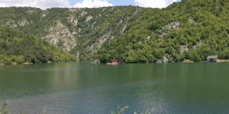 Radoinjsko jezero: Vodena oaza Zlatiborskog okruga