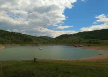 Čarobni pejzaži Sjeničkog jezera: Raj za prirodnjake i avanturiste