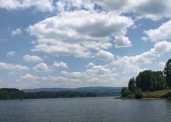 Magični krajolik Vlasinskog jezera: Letnja destinacija iz snova