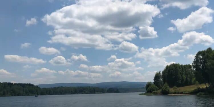 Magični krajolik Vlasinskog jezera: Letnja destinacija iz snova