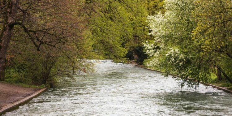 Od planinskih visina do pitomih ravnica: reka Lab