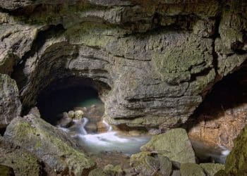 Skriveno blago Zviških planina: otkrijte Dubočku pećinu