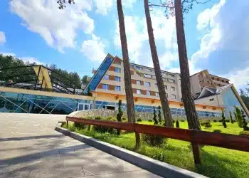 Oaza mira na Pešterskoj visoravni – Savršeno leto u Hotelu Borovi