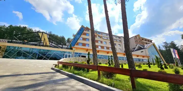 Oaza mira na Pešterskoj visoravni – Savršeno leto u Hotelu Borovi